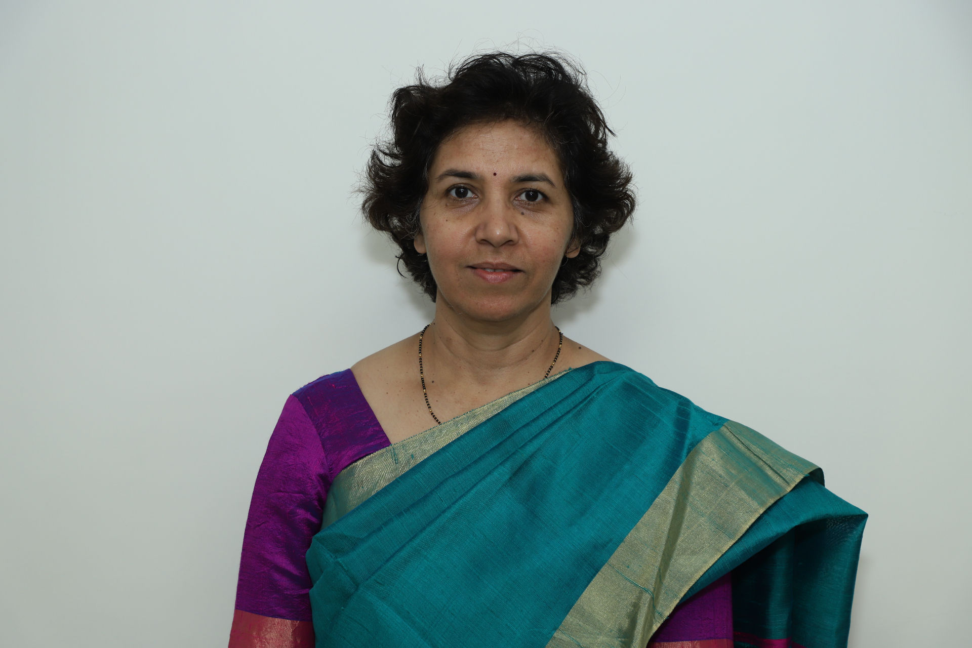 Dr Veena Panat